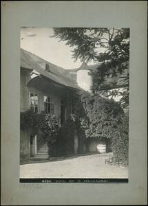 Fotografie eines Hofs in Heiligenstadt (vom Bearbeiter vergebener Titel) von Reiffenstein, Bruno