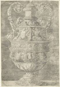 Monumentale Vase mit Akanthusornament, Masken und Grotesken, die Henkel in phantastische Widder- und Tritonenköpfe auslaufend, im Stil des Ag. Veneziano (vom Bearbeiter vergebener Titel) von Anonym