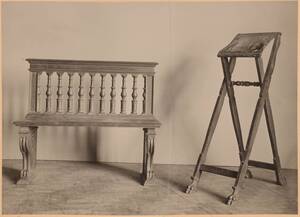 Fotografie einer Sitzbank und eines Lesepults aus der Sammlung von Camillo Castiglioni (vom Bearbeiter vergebener Titel) von Anonym