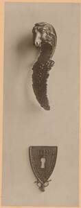 Fotografie eines Türgriffs in Form eines Widders und einer Schlossabdeckung, aus der Sammlung von Camillo Castiglioni (vom Bearbeiter vergebener Titel) von Anonym