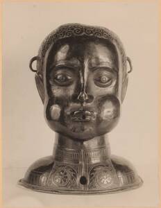 Fotografie eines Kupfer-Dampfgefäßes "Soffietto" in Form eines Kopfes von ca. 1500 aus der Sammlung von Camillo Castiglioni (vom Bearbeiter vergebener Titel) von Anonym