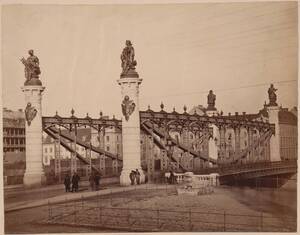 Fotografie der Wiener Augartenbrücke (Eisenbrücke) von 1873 (vom Bearbeiter vergebener Titel) von Anonym
