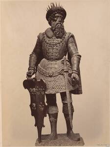 Fotografie einer Statue des Chlodwig, König der Franken, vom Grabdenkmal Kaiser Maximilians, in der Hofkirche in Innsbruck (vom Bearbeiter vergebener Titel) von Anonym