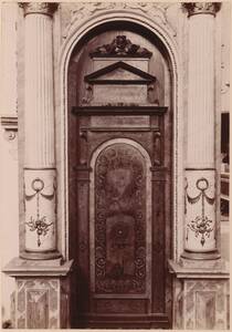 Fotografie der Tür zur Kanzel in der Jakobikirche in Rostock (vom Bearbeiter vergebener Titel) von Peters, Raphael
