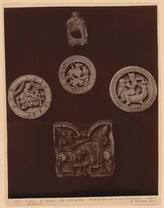 Fotografie von Trick-Track- und Schachfiguren aus Elfenbein(römisch, 11.-12. Jahrhundert) (vom Bearbeiter vergebener Titel) von Giraudon, Adolphe