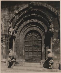 Fotografie des Portals der Konkathedrale in Ruvo di Puglia (vom Bearbeiter vergebener Titel) von Anonym