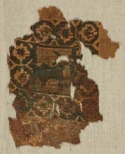 Quadratisches Zierstück (Tabula) mit Leinengewebe; stilisiertes Tier umgeben von Blüten, Blättern in Medaillons (deskriptiver Titel) von Anonym