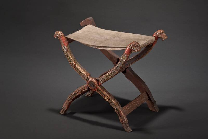 
      folding chair
    