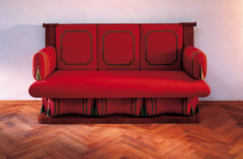 
      canapé
      sofa
    